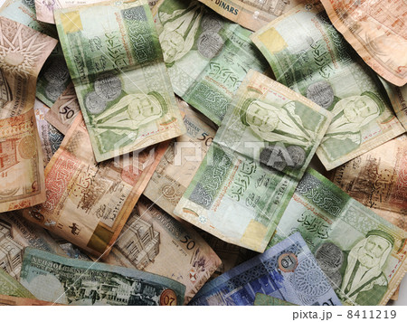 Arabic money banknotes 8411219