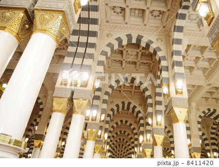 Makkah Kaaba mosque indoors pillars decoration 8411420