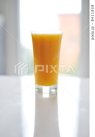 Glass of orange juice 8411838