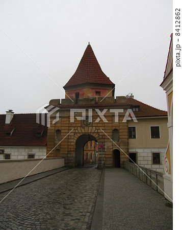 チェコの街を歩く(チェスキー・クロムロフのブディェヨヴィツェ門) チェコの街を歩く(チェスキー・クロムロフのブディェヨヴィツェ門) 8412862