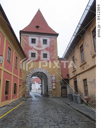 チェコの街を歩く(チェスキー・クロムロフのブディェヨヴィツェ門) チェコの街を歩く(チェスキー・クロムロフのブディェヨヴィツェ門) 8412864