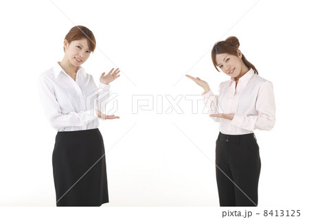 案内女性2人 案内女性2人 8413125