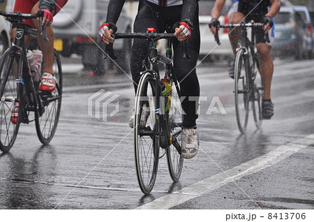 自転車レース 8413706