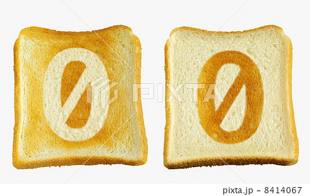 食パンに焼印風のアラビア数字の斜線付き0の写真素材