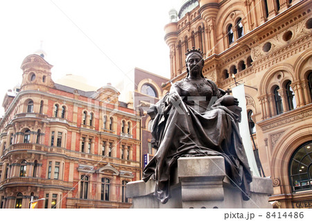 QVB前 クイーンビクトリア像 8414486