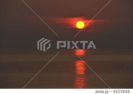 下灘駅から見た夕焼け 8425698