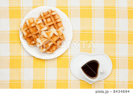 ワッフルとコーヒー ワッフルとコーヒー 8434694