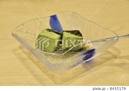 抹茶わらびもち 8435179