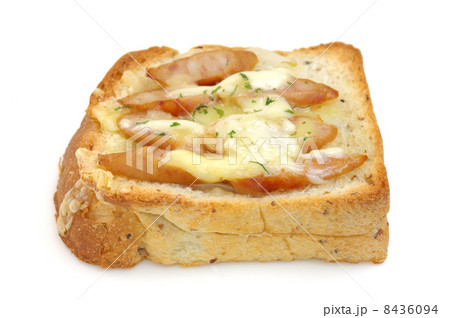 おいしいチーズソーセージトースト 8436094