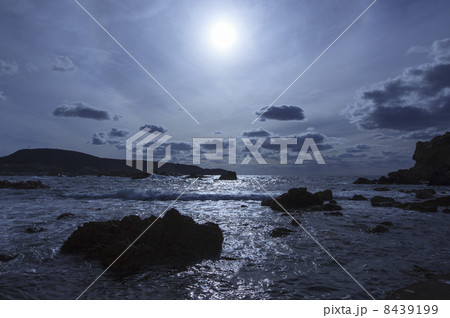 月光と深浦海岸 8439199