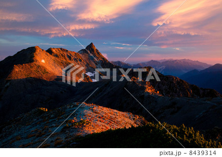 槍ヶ岳 朝焼け 槍ヶ岳 朝焼け 8439314