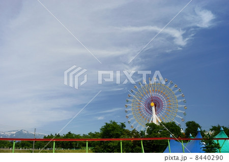遊園地の観覧車 遊園地の観覧車 8440290