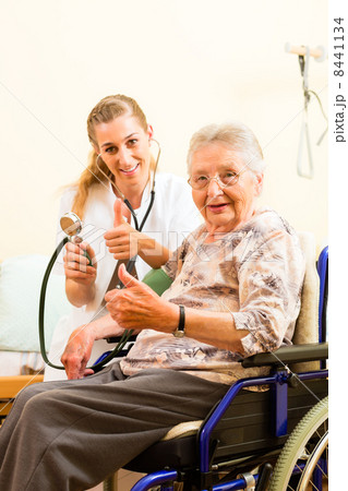 Young nurse and female senior in nursing home 8441134