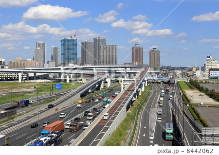 首都高速道路湾岸線東雲ジャンクションと東雲の高層マンション群 8442062