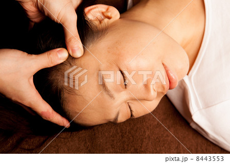 ヘッドマッサージ（プロによる本物の施術風景） 8443553