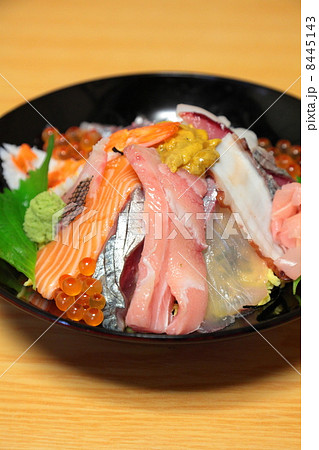 海鮮ちらし丼 海鮮ちらし丼 8445143