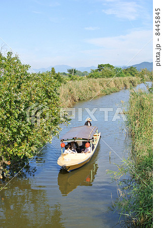 水郷巡りの手漕ぎ船 8445845