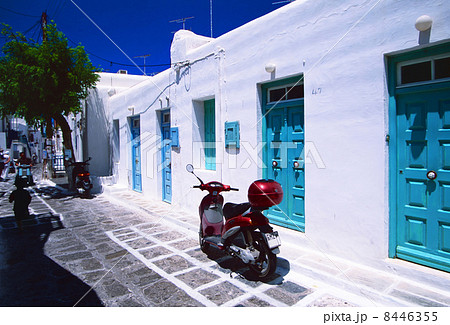 ミコノス島のターコイズ色のドア ミコノス島のターコイズ色のドア 8446355