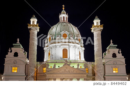St. Charles church at night in Austria, Viena St. Charles church at night in Austria, Viena 8449402