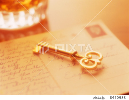 鍵と手紙とウイスキー 8450988
