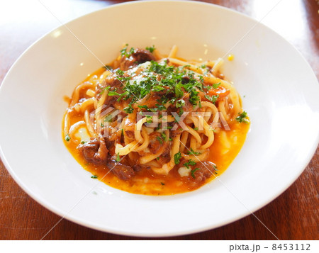 牛すじ肉と赤ワイン煮込みソースパスタ 8453112