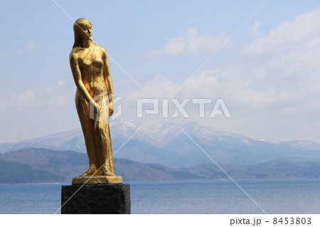 田沢湖と辰子像 田沢湖と辰子像 8453803