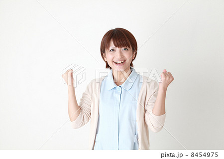 元気で優しそうな看護師 8454975