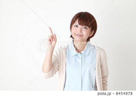 元気で優しそうな看護師 8454978