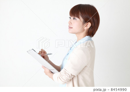 元気で優しそうな看護師 8454990