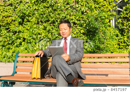 働くビジネスマン 8457197