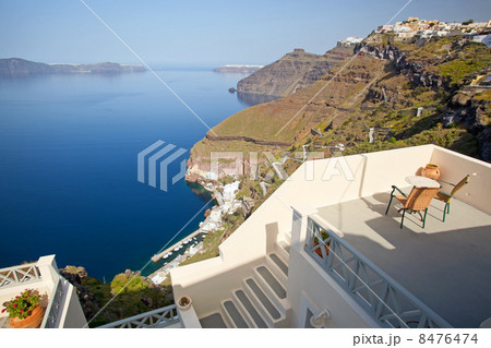 穏やかなエーゲ海とホテルのテラス 穏やかなエーゲ海とホテルのテラス 8476474