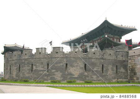 韓国　水原華城の長安門 8488568