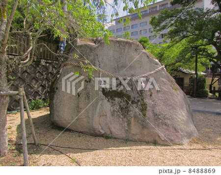 有馬温泉のレトロな町並み　袂石（たもといし）　礫石（つぶていし）  8488869