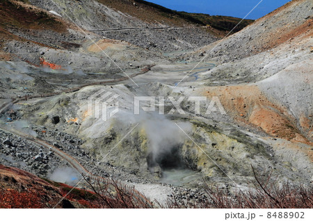 立山室堂平と立山連峰 8488902