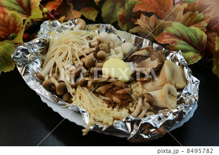 キノコのホイル焼き 8495782