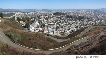 サンフランシスコの市街地風景　ツインピークスからの展望 8498882