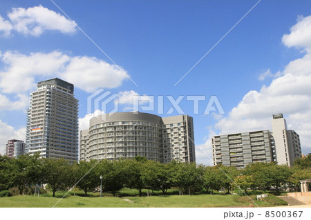 大阪市北区扇町の風景（扇町公園・パークタワー梅田・北野病院・大阪市営扇町住宅1号館） 8500367