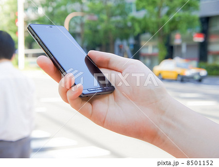 スマートフォンを見る 8501152