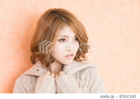 若い女性（冬） 8502165
