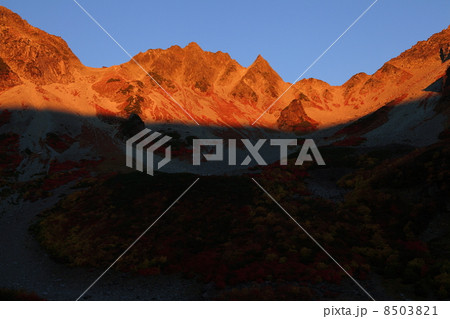 涸沢カールのモルゲンロート 8503821