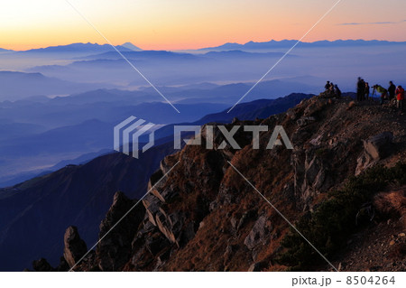 白馬よりご来光を待つ 白馬よりご来光を待つ 8504264