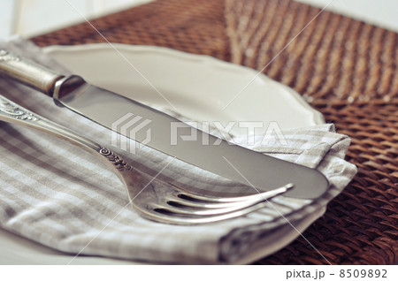 White plate, fork and knife 8509892
