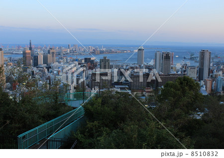 夕暮れのビーナスブリッジから神戸市街 夕暮れのビーナスブリッジから神戸市街 8510832