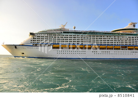 VOYAGER OF THE SEAS VOYAGER OF THE SEAS 8510841