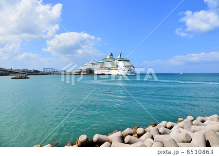 VOYAGER  OF THE SEAS 8510863