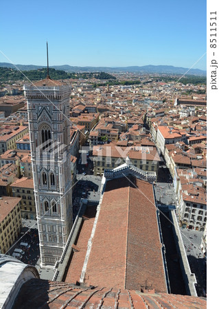 ドゥオーモのクーポラからジョットの鐘楼を眺める 8511511