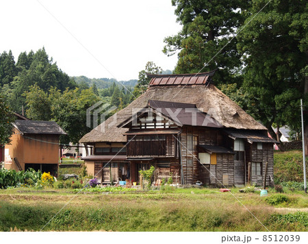柏崎市のかやぶきの里 8512039
