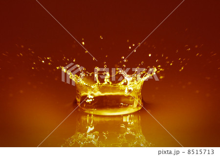 Golden water 8515713