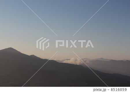 夜明けの阿蘇 8516059