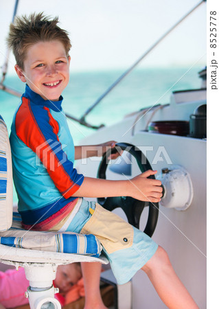 Captain Captain 8525778